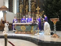 Održan treći dio adventske duhovne obnove za mlade "Četvrtkuj advent u katedrali" koju je zaokružio biskup mons. Bože Radoš